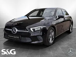 Metalliclack kosmosschwarz Gebraucht 2018 Mercedes A180 Limousine | 21.470 € (Etwas zu teuer)