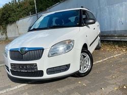 Weiß Gebraucht 2009 Skoda Fabia Kleinwagen | 2.499 € (Fairer Preis)