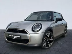 Melting silver (silber) Gebraucht 2024 Mini Cooper Favoured Kleinwagen | 27.270 € (Guter Preis)