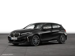 Black sapphire metallic Gebraucht 2024 BMW M135 Comfort Edition Kleinwagen | 43.744 € (Etwas zu teuer)