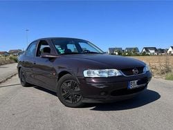 Rot Gebraucht 2000 Opel Vectra Edition Limousine | 950 € (Superpreis)