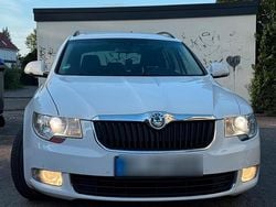 Weiß Gebraucht 2013 Skoda Superb Kombi | 9.909 € (Teuer)