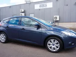 Grau Gebraucht 2014 Ford Focus Ambiente Limousine | 4.400 € (Guter Preis)