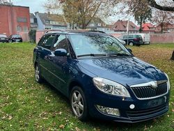 Blau Gebraucht 2010 Skoda Fabia Kleinwagen | 2.800 € (Fairer Preis)