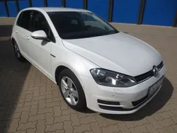 Weiß Gebraucht 2015 VW Golf VII Cup Limousine | 10.240 € (Guter Preis)