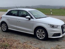 Weiß Gebraucht 2016 Audi A1 Sportback Sport Kleinwagen | 13.000 € (Etwas zu teuer)