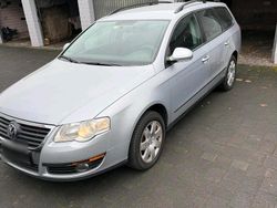 Grau Gebraucht 2010 VW Passat Kombi | 2.599 € (Superpreis)