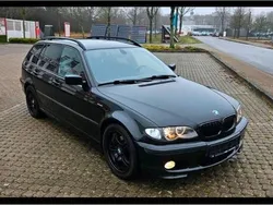 Schwarz Gebraucht 2002 BMW 320 Kombi | 5.500 €