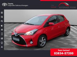 Rot Gebraucht 2017 Toyota Yaris Hybrid Edition-S Limousine | 13.450 € (Fairer Preis)