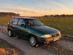 Grün Gebraucht 1996 Opel Astra Limousine | 600 € (Superpreis)