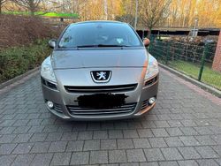 Grau Gebraucht 2010 Peugeot 5008 Premium Van / Kleinbus | 2.500 € (Superpreis)