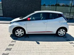Weiß Gebraucht 2017 Toyota Aygo X-play Kleinwagen | 7.450 € (Fairer Preis)