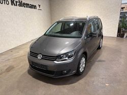 Grau Gebraucht 2011 VW Touran Style Van / Kleinbus | 10.990 €