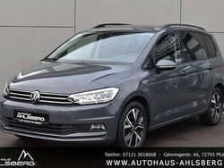 Grau Gebraucht 2024 VW Touran Comfortline Van / Kleinbus | 29.900 € (Fairer Preis)