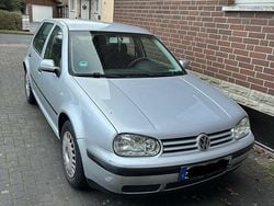 Silber Gebraucht 2002 VW Golf IV Kleinwagen | 1.000 € (Superpreis)
