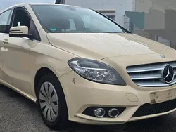 Gelb Gebraucht 2014 Mercedes B180 Van / Kleinbus | 2.300 €