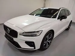 Crystal white pearl / metallic Gebraucht 2023 Volvo V60 Plus Kombi | 38.800 € (Fairer Preis)