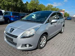 Grau Gebraucht 2011 Peugeot 5008 Family Van / Kleinbus | 5.900 € (Fairer Preis)