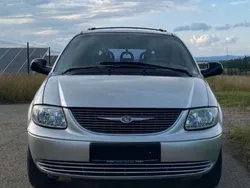 Silber Gebraucht 2002 Chrysler Grand Voyager Van / Kleinbus | 2.000 € (Teuer)