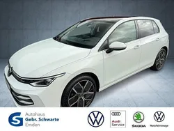 Weiß Gebraucht 2024 VW Golf VIII Style Limousine | 31.390 € (Etwas zu teuer)