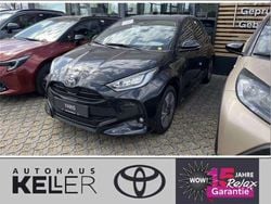 Mysticschwarz mica Neu 2025 Toyota Yaris Hybrid Kleinwagen | 27.960 € (Etwas zu teuer)