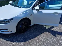 Weiß Gebraucht 2017 Opel Insignia Exklusiv Limousine | 10.000 € (Teuer)