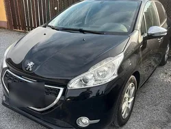 Schwarz Gebraucht 2014 Peugeot 208 Kleinwagen | 4.600 € (Fairer Preis)