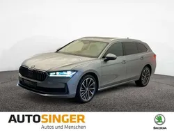Pebble silber metallic Gebraucht 2024 Skoda Superb LAURIN & KLEMENT Kombi | 41.740 € (Teuer)