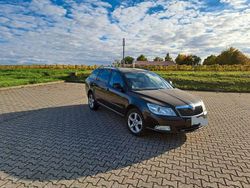 Schwarz Gebraucht 2012 Skoda Octavia Ambition Kombi | 3.500 € (Teuer)