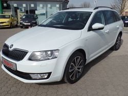 Weiß Gebraucht 2016 Skoda Octavia Joy Kombi | 24.690 €