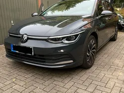 Grau Gebraucht 2024 VW Golf VIII Sound Kombi | 30.850 € (Fairer Preis)