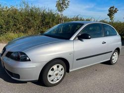 Grau Gebraucht 2003 Seat Ibiza Kleinwagen | 2.500 €