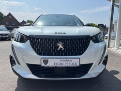 Weiß Gebraucht 2022 Peugeot 2008 GT SUV | 20.690 € (Teuer)