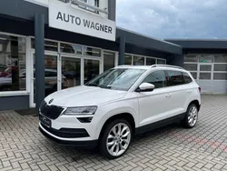 Weiß Gebraucht 2021 Skoda Karoq Style SUV | 21.990 € (Guter Preis)