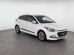 Weiß Gebraucht 2017 Hyundai i20 Style Limousine | 11.470 € (Etwas zu teuer)