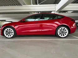 Rot Gebraucht 2021 Tesla Model 3 Limousine | 34.000 € (Teuer)