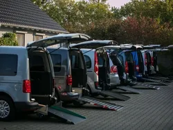Deep black Gebraucht 2023 VW Caddy Maxi Van / Kleinbus | 41.950 €