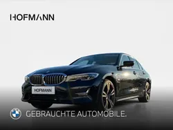 Saphirschwarz metallic Gebraucht 2022 BMW 330e Luxury Line Limousine | 34.922 € (Guter Preis)