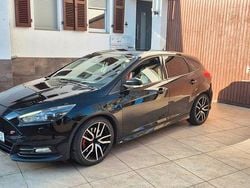 Schwarz Gebraucht 2015 Ford Focus ST Limousine | 10.700 € (Fairer Preis)