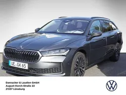 Grau Gebraucht 2024 Skoda Superb Selection Kombi | 43.990 € (Teuer)