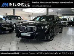 Black sapphire metallic Gebraucht 2024 BMW 520 M Sport Kombi | 56.990 € (Guter Preis)