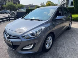 Grau Gebraucht 2015 Hyundai i30 Edition Kleinwagen | 9.900 € (Fairer Preis)