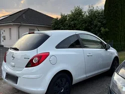 Weiß Gebraucht 2010 Opel Corsa Kleinwagen | 1.500 € (Guter Preis)