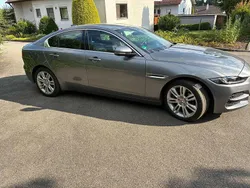 Grau Gebraucht 2021 Jaguar XE SE Limousine | 27.000 € (Fairer Preis)