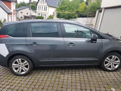 Grau Gebraucht 2009 Peugeot 5008 Van / Kleinbus | 4.500 €