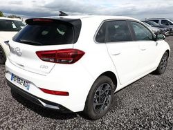 Serenity white perleffekt serenity white perleffekt Gebraucht 2024 Hyundai i30 Advantage Limousine | 23.658 € (Guter Preis)