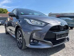 Grey metallic Gebraucht 2022 Toyota Yaris Hybrid Team Kleinwagen | 19.500 € (Fairer Preis)