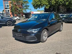 Deep black Gebraucht 2023 VW Golf VIII Life Limousine | 19.990 € (Guter Preis)