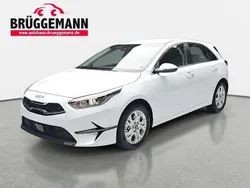 Weiß Neu 2025 Kia Ceed Limousine | 24.990 € (Fairer Preis)