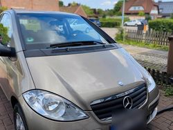 Gold Gebraucht 2010 Mercedes A150 Kleinwagen | 2.300 €